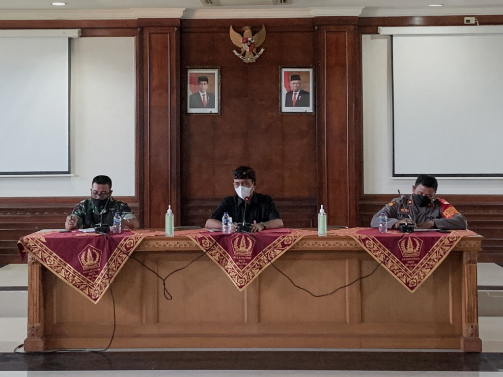 Rapat Kordinasi Pengendalian Covid-19 Dan Pelaksanaan Vaksin Booster di Kecamatan Kuta Selatan